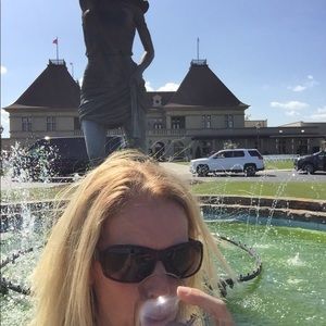 Meet your Posher, Stacey